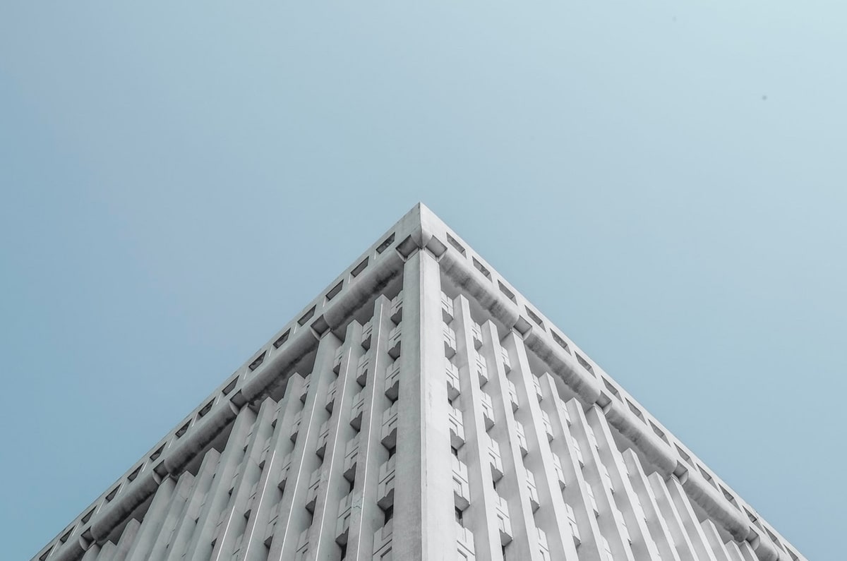 2大杯赛冲冠！穆帅炮轰裁判引众怒，本菲卡成全民公敌能逆袭吗？